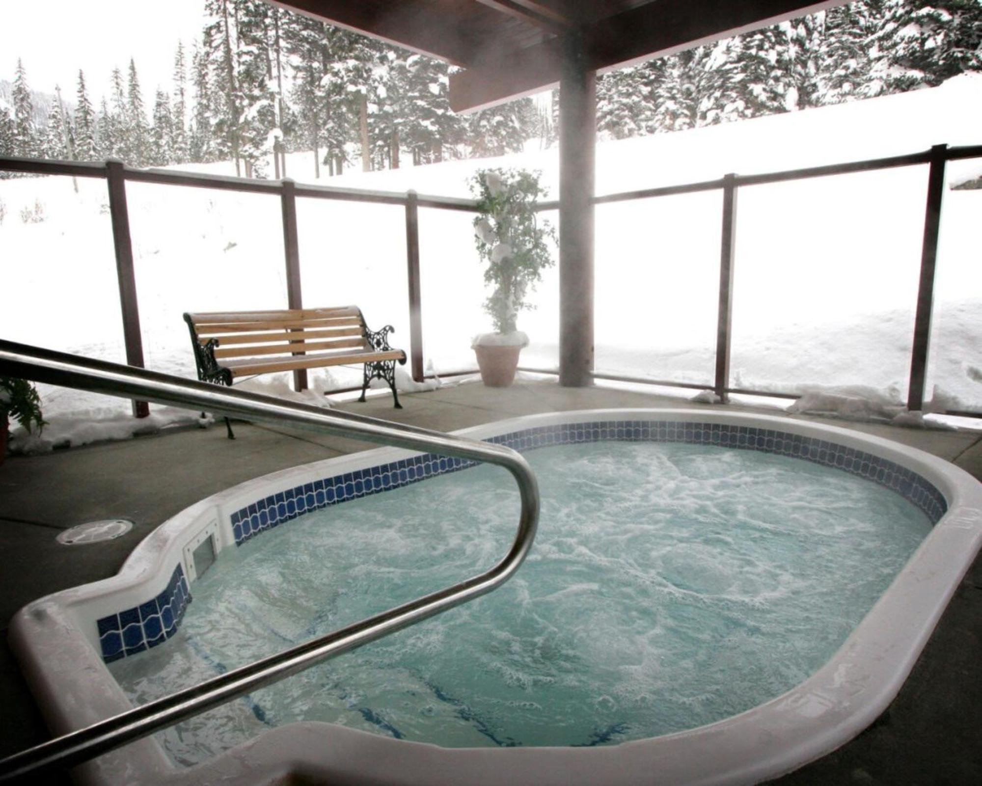 Cahilty Lodge Sun Peaks Extérieur photo