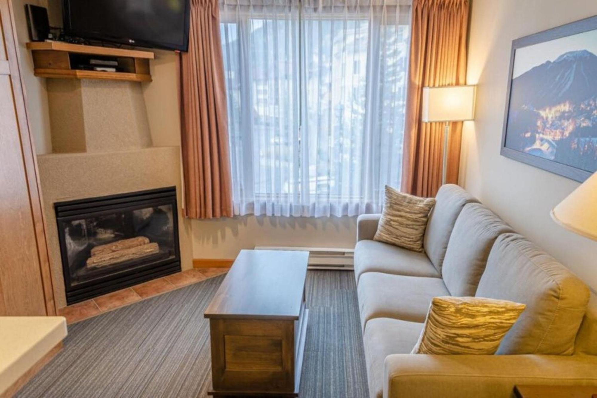 Cahilty Lodge Sun Peaks Extérieur photo