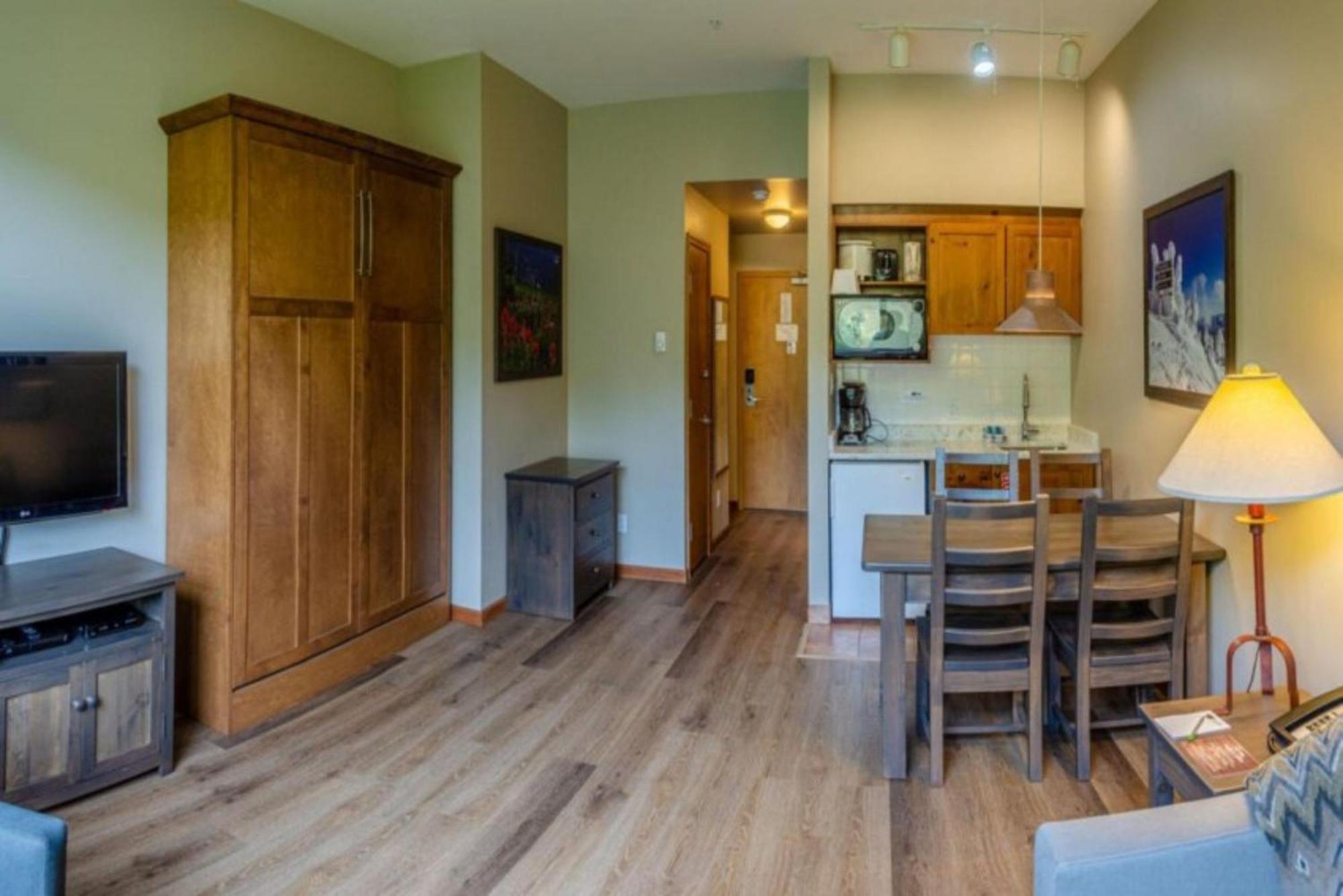 Cahilty Lodge Sun Peaks Extérieur photo
