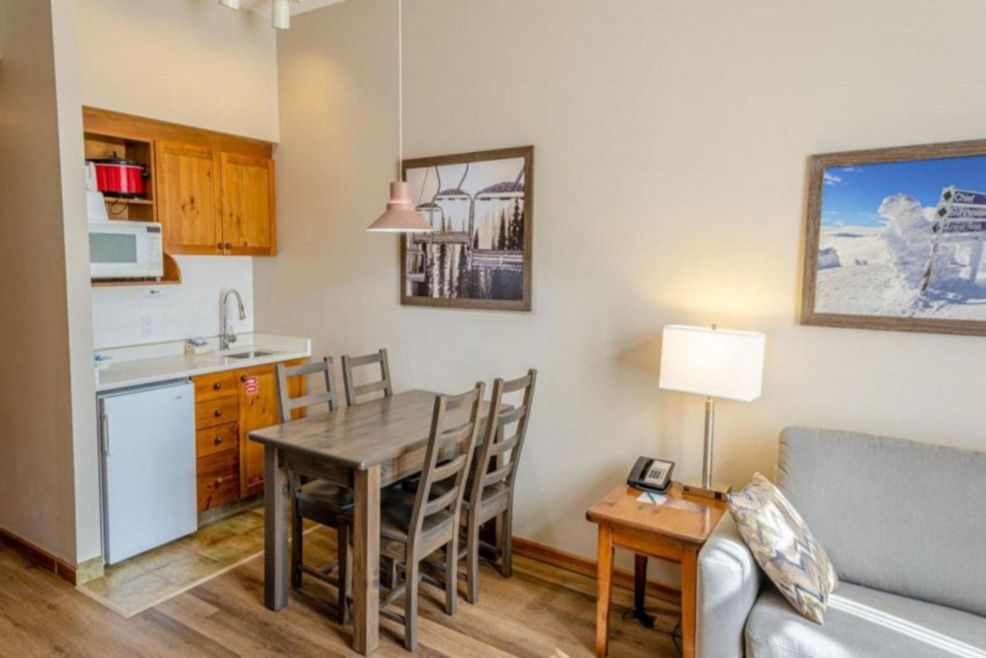 Cahilty Lodge Sun Peaks Extérieur photo