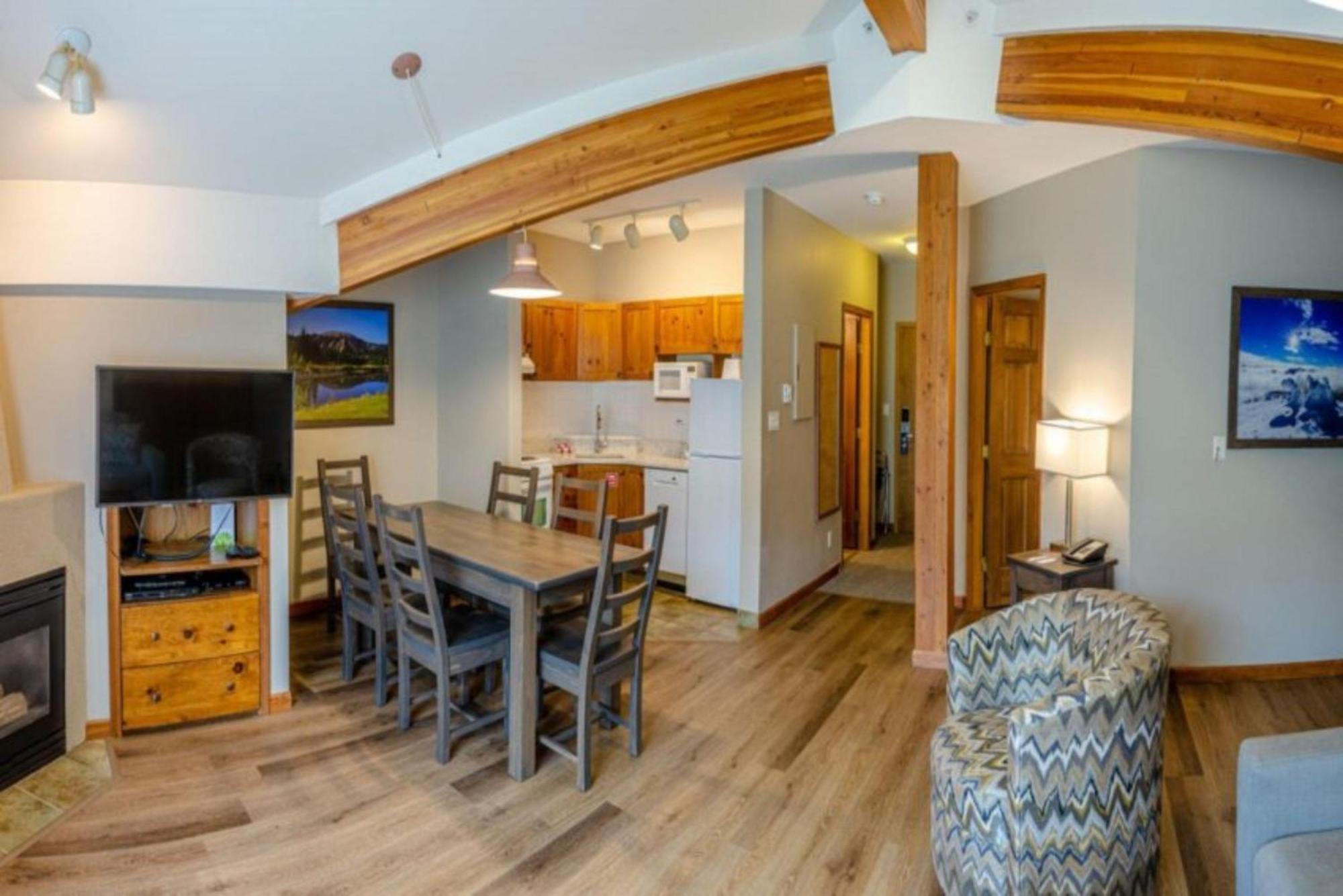 Cahilty Lodge Sun Peaks Extérieur photo