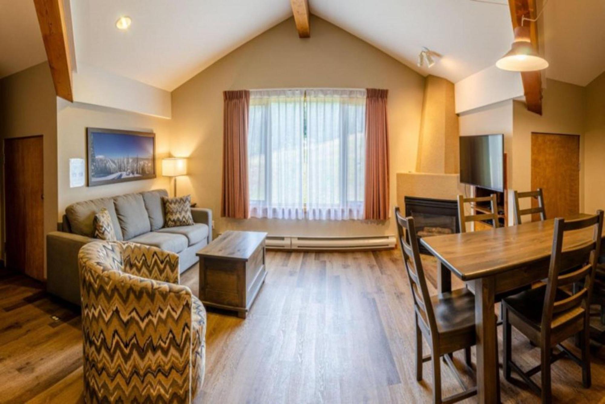 Cahilty Lodge Sun Peaks Extérieur photo
