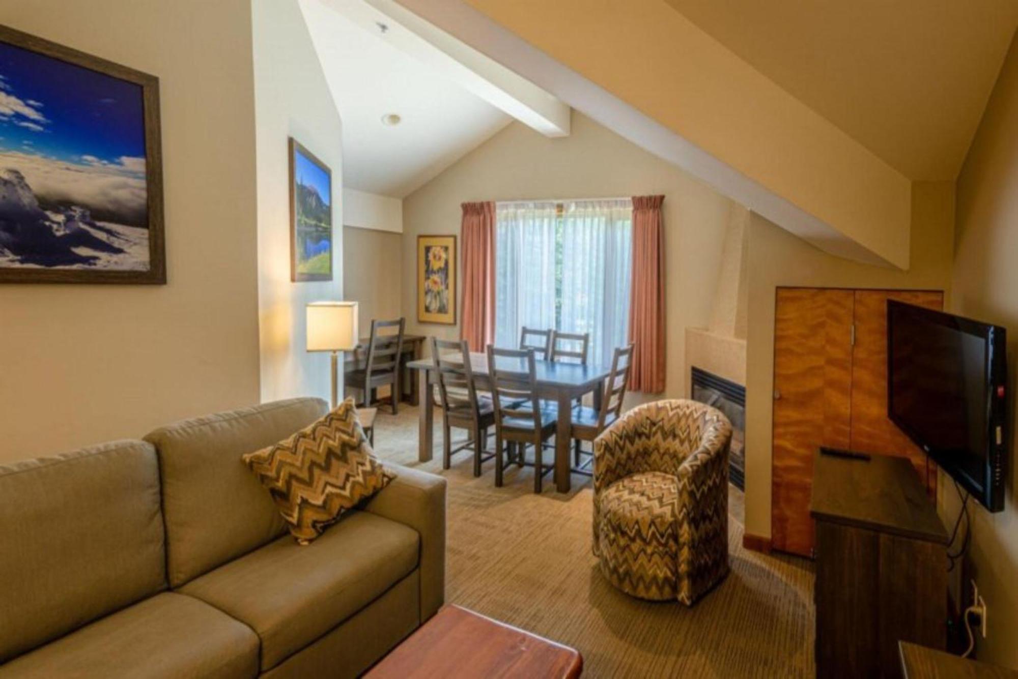 Cahilty Lodge Sun Peaks Extérieur photo