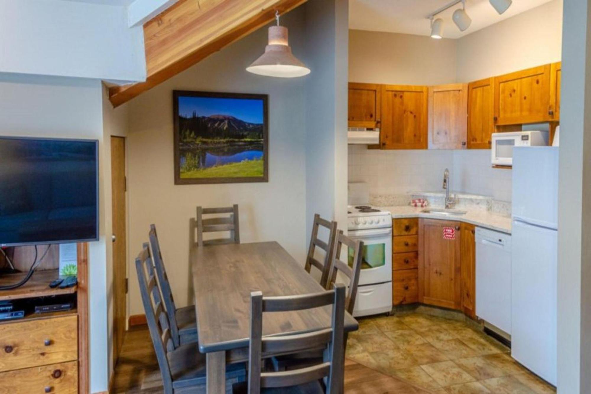 Cahilty Lodge Sun Peaks Extérieur photo