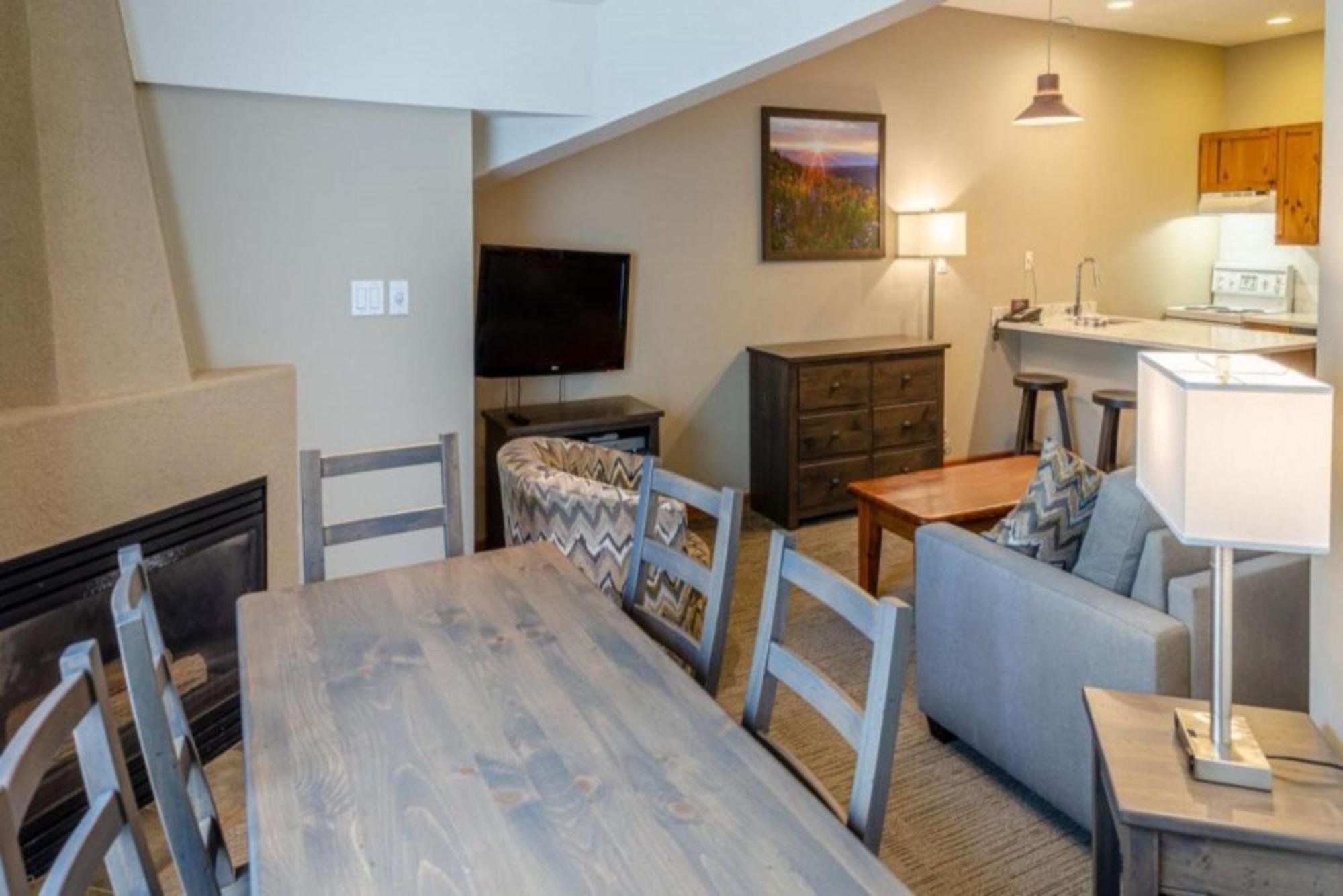 Cahilty Lodge Sun Peaks Extérieur photo