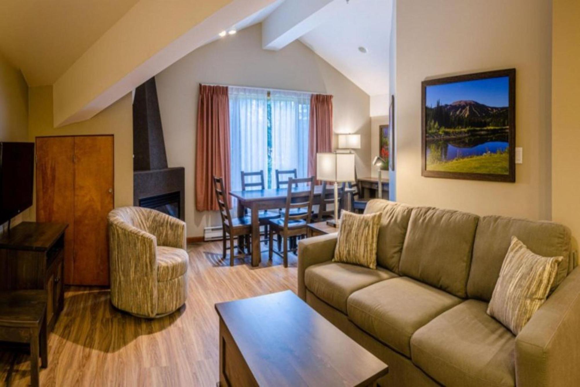 Cahilty Lodge Sun Peaks Extérieur photo