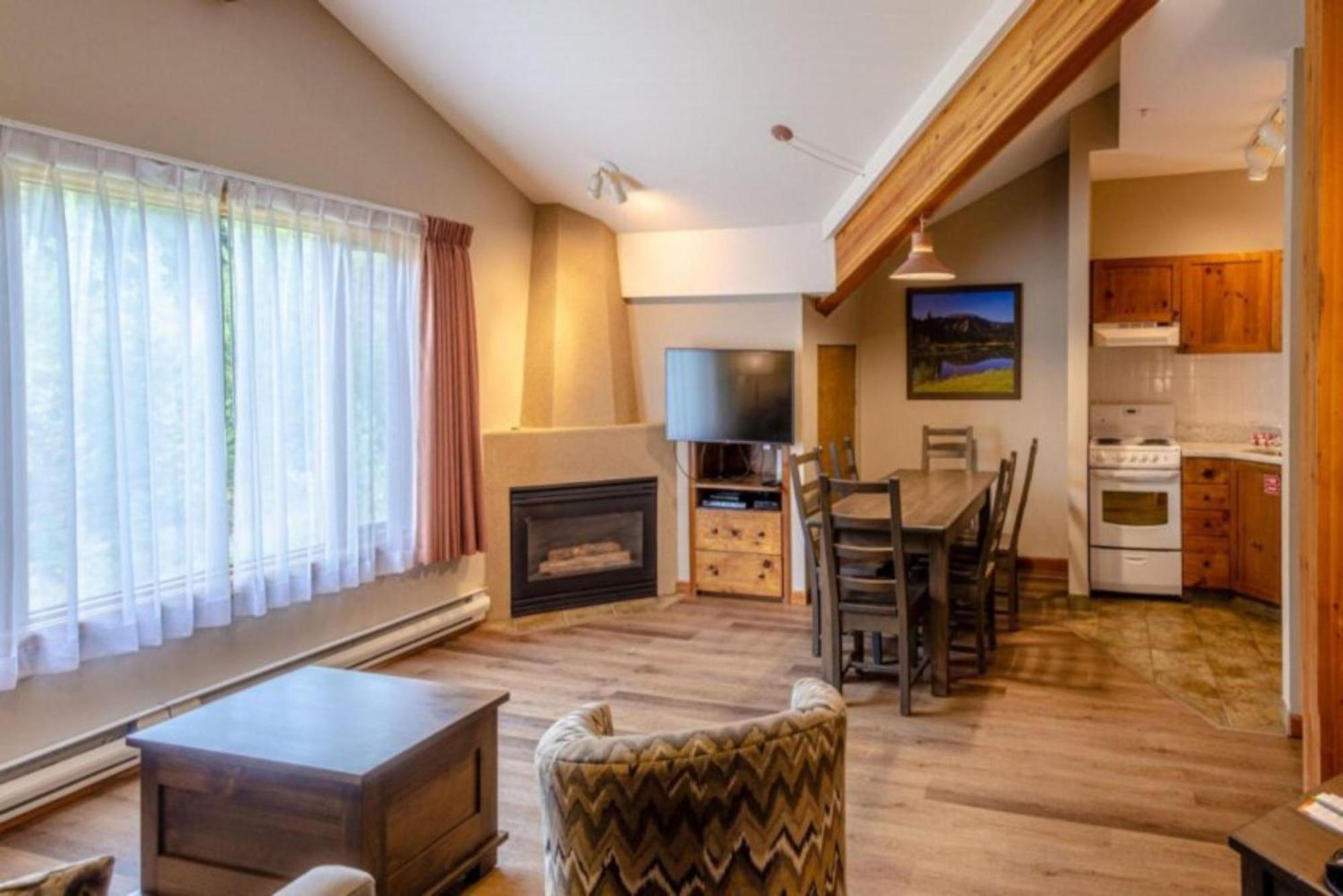 Cahilty Lodge Sun Peaks Extérieur photo