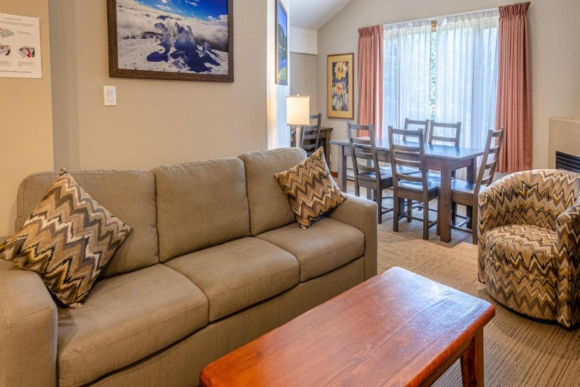 Cahilty Lodge Sun Peaks Extérieur photo