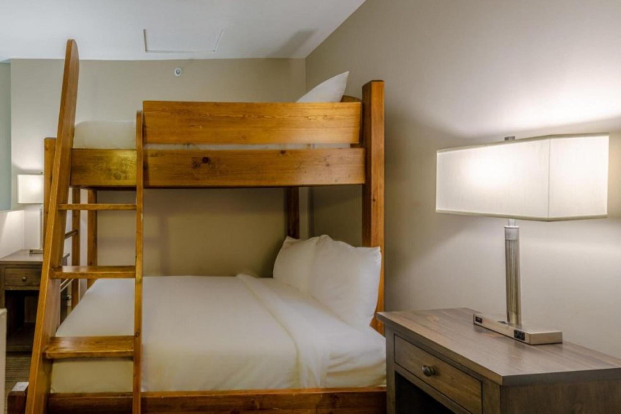 Cahilty Lodge Sun Peaks Extérieur photo