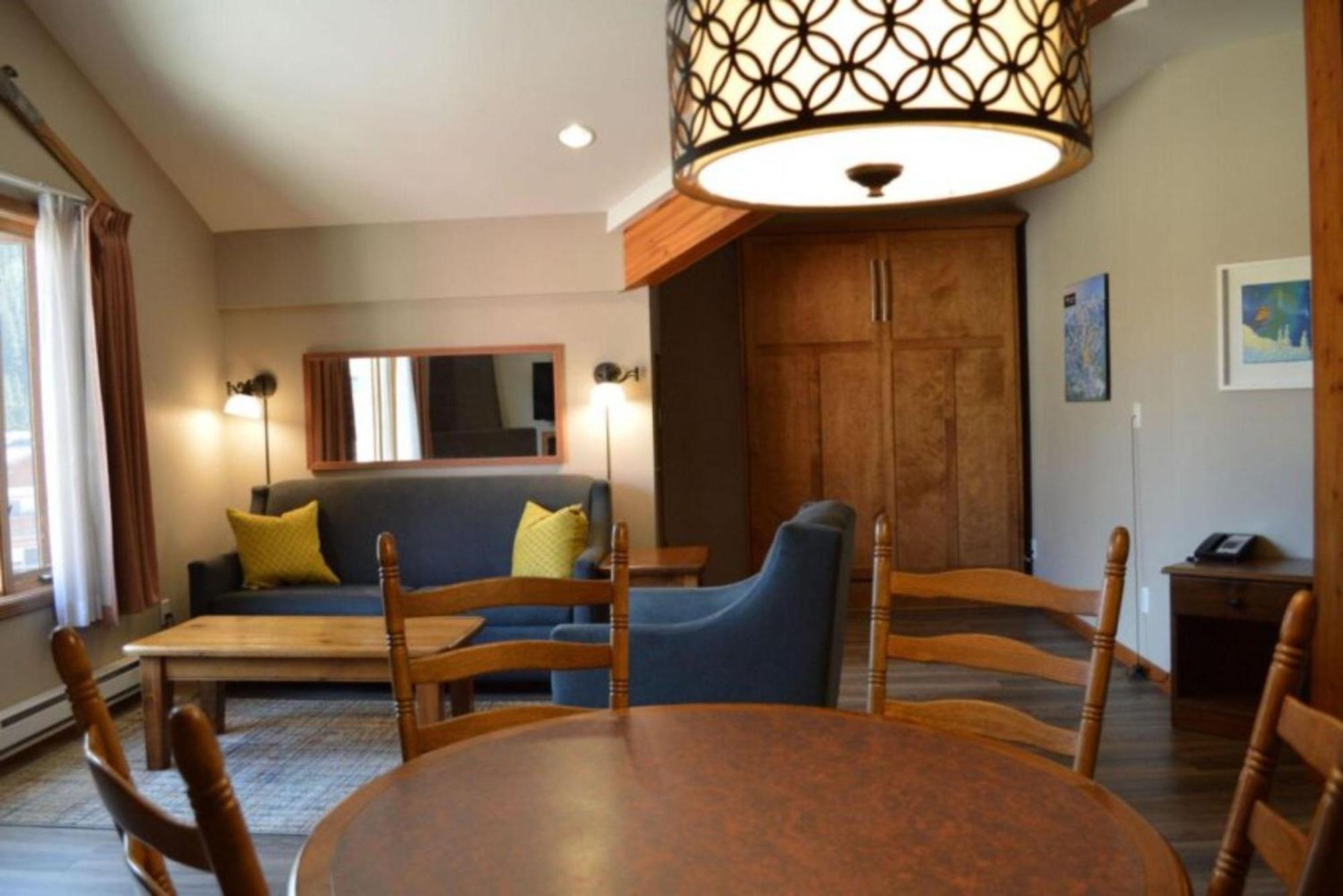 Cahilty Lodge Sun Peaks Extérieur photo
