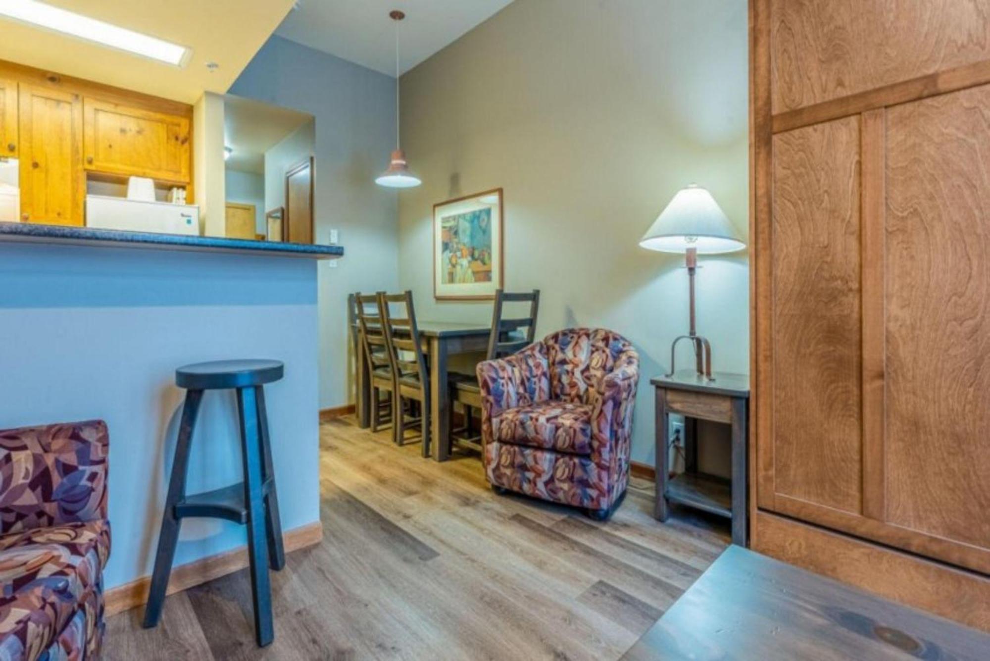 Cahilty Lodge Sun Peaks Extérieur photo